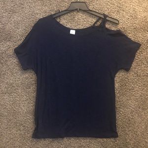 Kaileigh Size XL Cold shoulder top